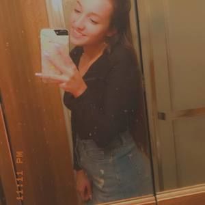 Meet your Posher, Alexis